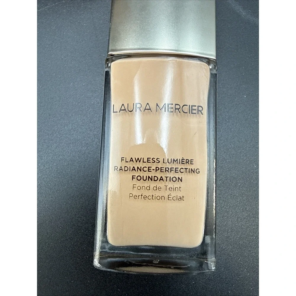 Laura‎ Mercier Flawless Lumiere Radiance-Perfecting Foundation 2W1 Macadamia,1oz